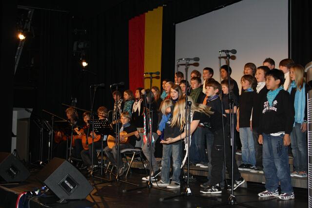 Trugen zum Gelingen des Abends bei. Die Schüler des Justus-von-Liebig-Gymnasiums.