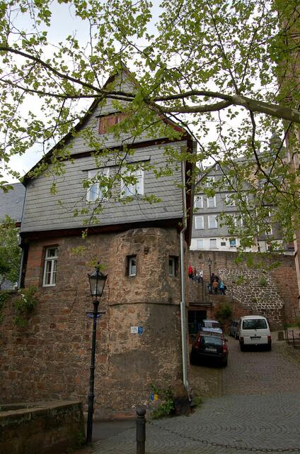 Das Pfarrhaus gegenüber vom Südportal