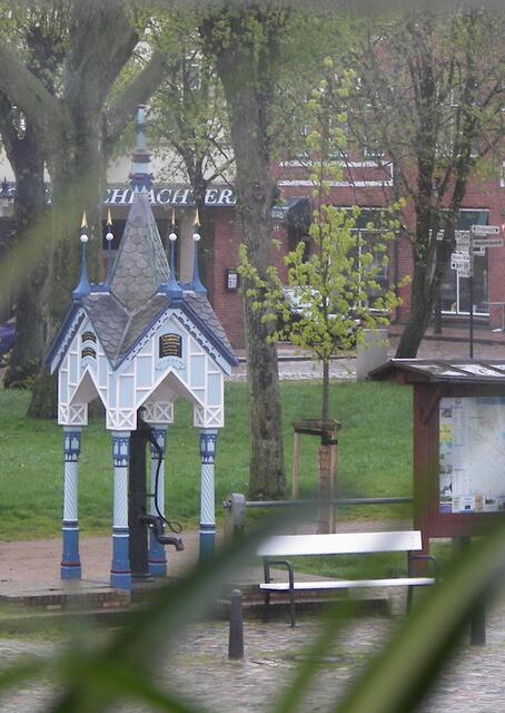 Der Brunnen kommt in einem anderen Beitrag noch zu seinen Ehren