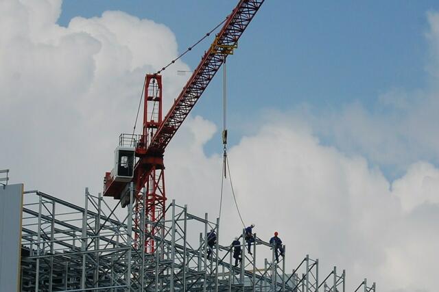 Bei der angrenzenden Ihle-Baustelle wird mit Hochdruck gearbeitet