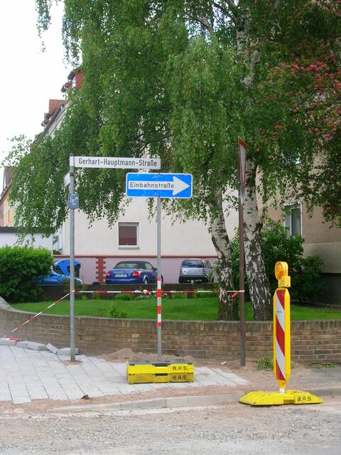 Stück von Lange-Feld-Straße bis Damaschkestraße als Einbahnstraße ...
