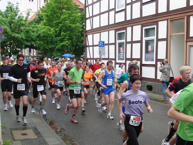 Hier die schnellste Burgdorferin, Beate Lena Eichenauer (1345) kurz nach dem Start.