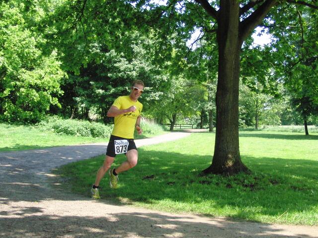 Kai Bielmann im Stadtpark auf der Verfolgung.