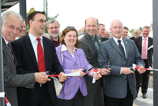 Durchschneiden eines Absperrbands