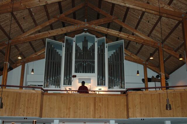 Die Orgel unterstützt den Gesang!