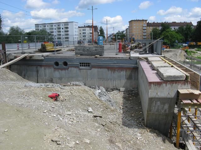 Anschlußarbeiten zur neuen Brücke
