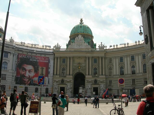 Monument und Symbol einer stolzen Vergangenheit des Habsburgerreiches: die Wiener Hofburg