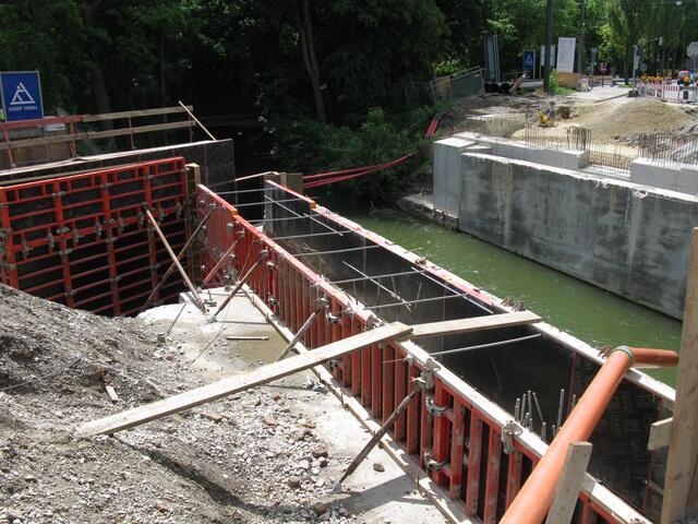 Schalungen für die Betonwände am Proviantbach