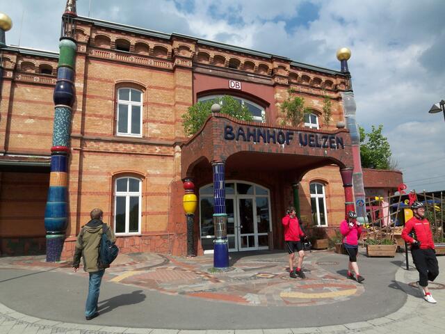 Besichtigung des Hundertwasser Bahnhofs