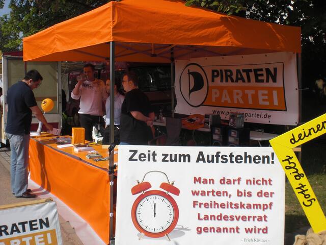 Infostand der Piraten-Partei