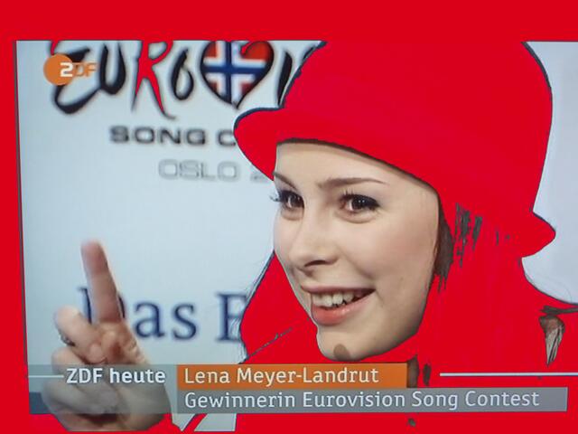 BRD/ESC: Fahnenflucht/Fahnensucht - Pauken-Schläge am 31.5.: Horst KÖHLERs Rücktritt - LENAs Antritt zum ESC 2011 in Deutschland. a&s-Bild.