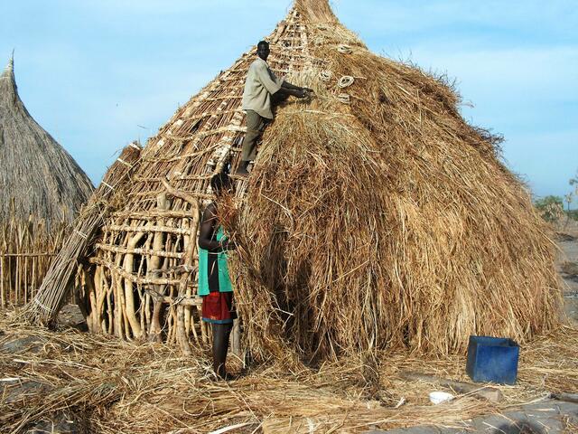 Gut gedeckt schützt es vor Regen und Hitze.