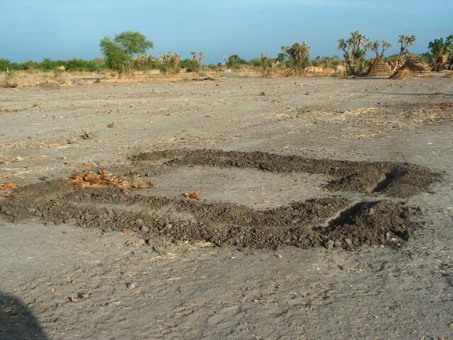Den Grundriss festlegen und ausgraben.