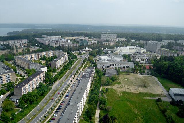 Hamburger Allee in Richtung Neu Zippendorf sowie Mueßer Holz