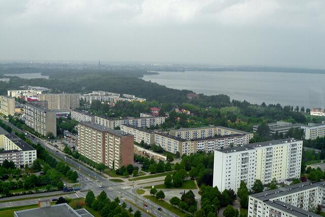 Plattenbausiedlung südöstlich des Schweriner Sees, Neu Zippendorf und Großer Dreesch