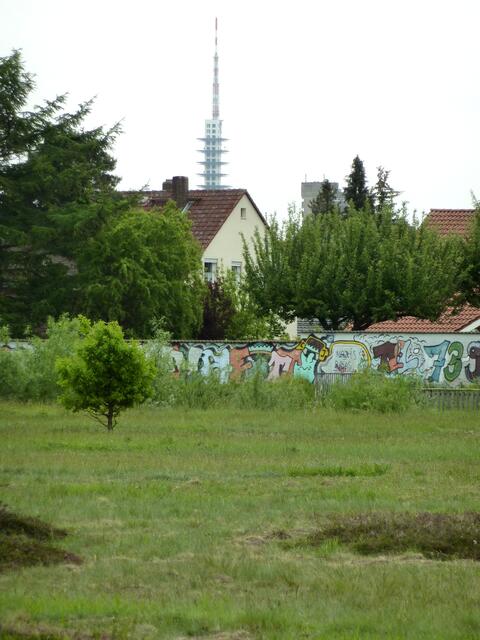 Blick auf das angrenzende Wohngebiet, im Hintergrund der Telemax