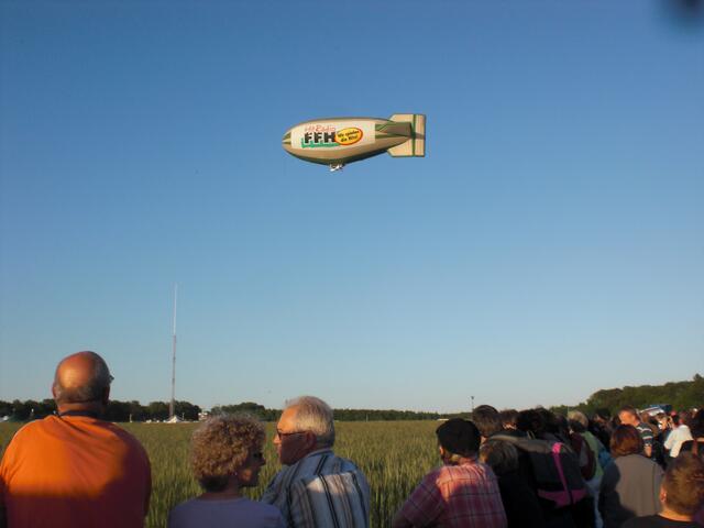 Der FFH-Zeppelin über dem open-air-Gelände