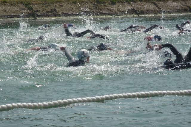 Der Schwimmstart ist immer einer der Höhepunkte beim Triathlon.