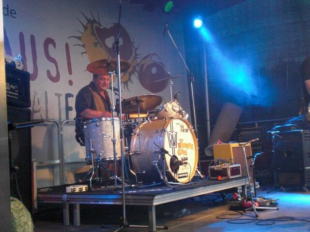 ...mit einem Konzert der "hessen-rockt-Sieger 2010": ...