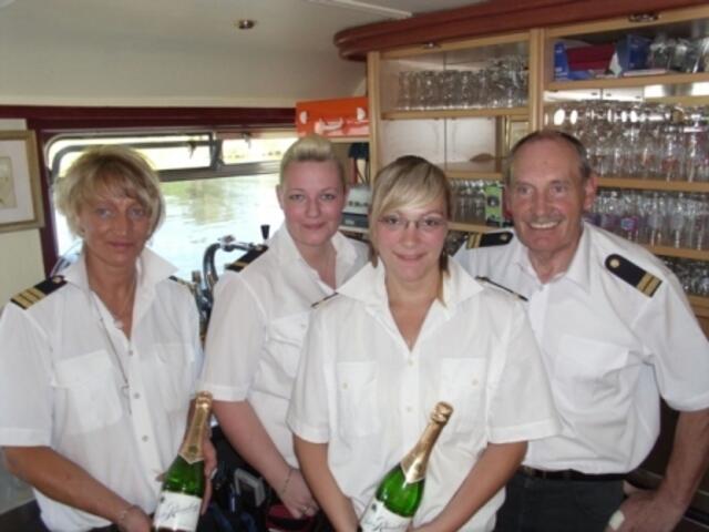 Das Serviceteam der "Nienburg"