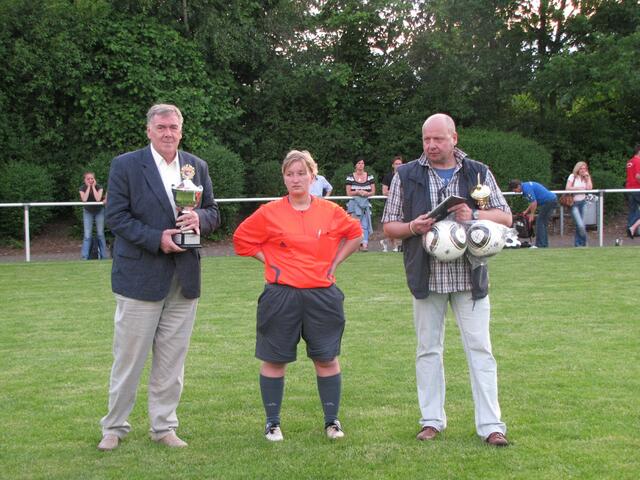 Sportgerichtsvorsitzender Gerd Müller, Schiedsrichterin Nicole Sido und Pokalspielleiter Carsten Zapfe