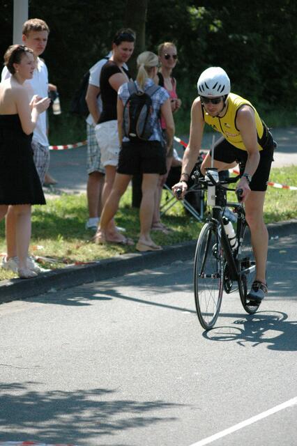 Für Tim ist auch die 2. Disziplin erledigt. Jetzt geht es gleich auf die Laufstrecke.