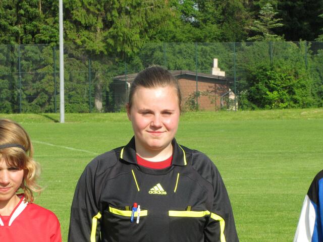 Schiedsrichterin Xenia Mach vom TSV Krähenwinkel Kaltenweide