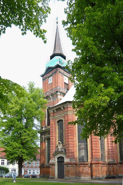 Die Schelfkirche St. Nikolai, eingeweiht 1713, Nachfolgebau der 1238 gestifteten Nikolaikirche (abgerissen 1705).