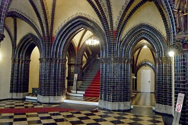 Die Eingangshalle des Rathauses