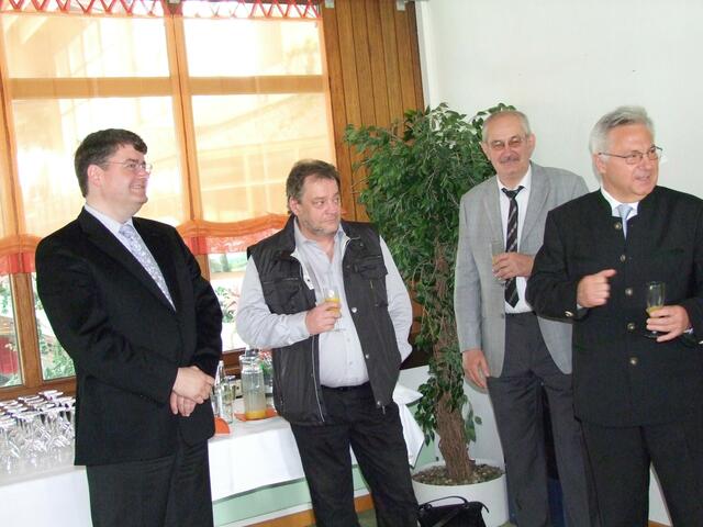 Die Herren erwarten die "Dame des Tages" ...