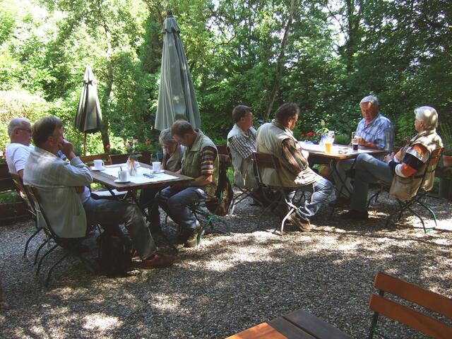 Kaffeetrinken in der Gaststätte Waldwinkel oberhalb von Springe