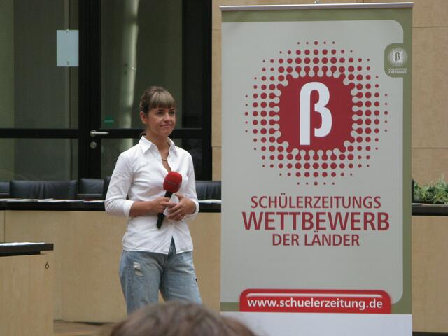 Reporterbande in Berlin bei der Preisverleihung des Schülerzeitungs ...