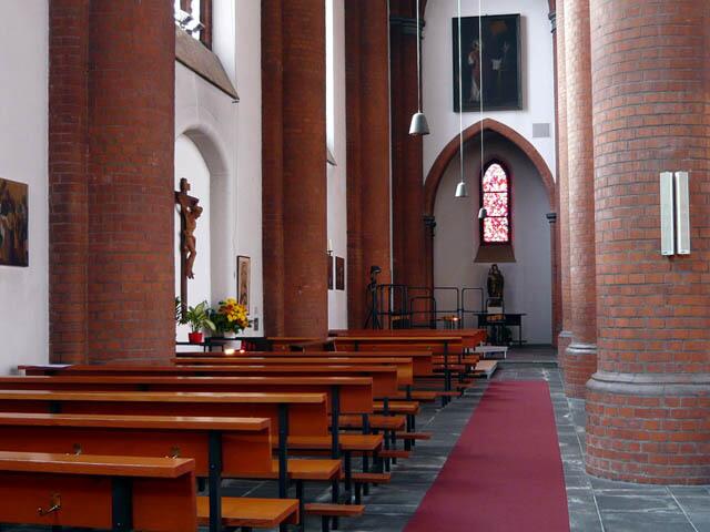 Linkes Seitenschiff der Herz-Jesu-Kirche