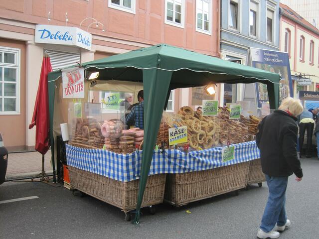 Stand mit Brezeln und Käsestangen