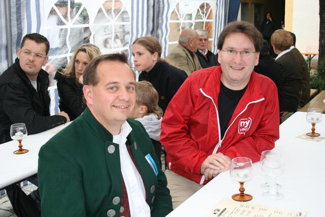 Der 1. Vorsitzende des Verkehrsvereins Schrobenhausener Land e.V., Dr. Günther Schalk (links), im Gespräch mit mh bayern-Redationsleiter Joachim Meyer (rechts)