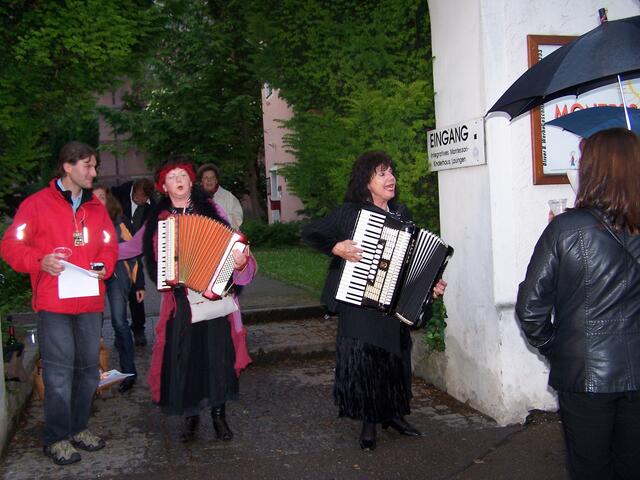 Gisella und Anita Morasch - und ein roter Reporter ;-)