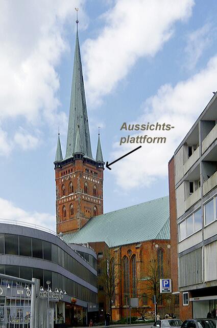 Die Aussichtsplattform von St. Petri befindet sich in 50,45 m Höhe und ist mit einem Fahrstuhl erreichbar.