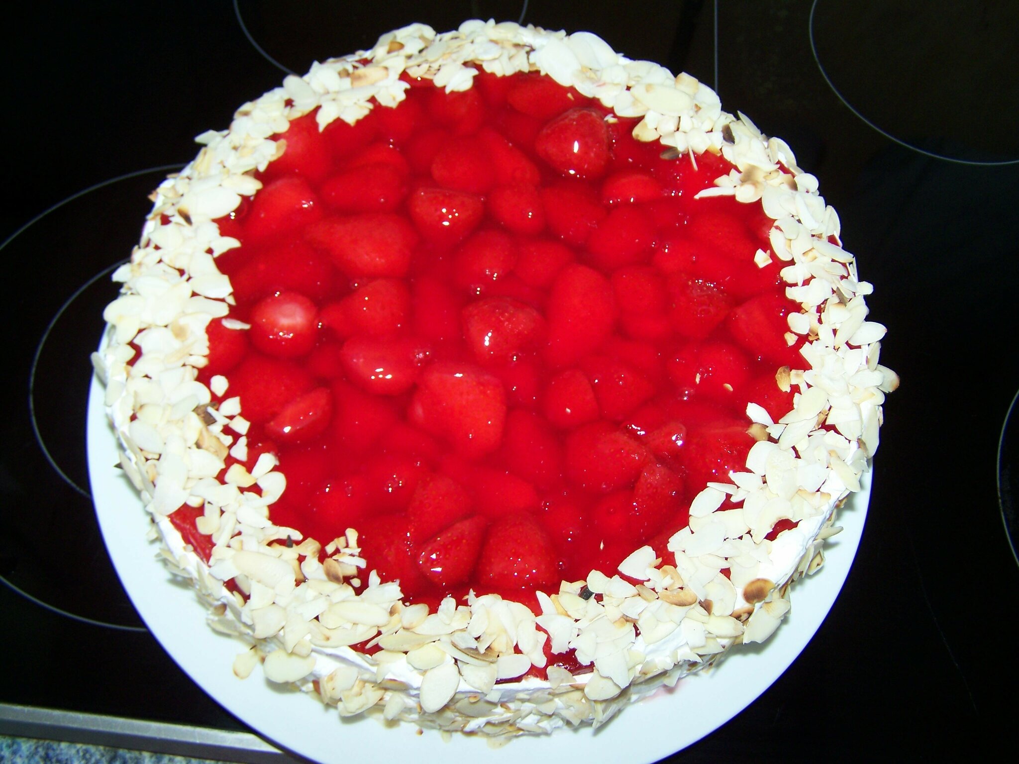 Erdbeertorte mit Käse-Sahne-Füllung - Burgwedel