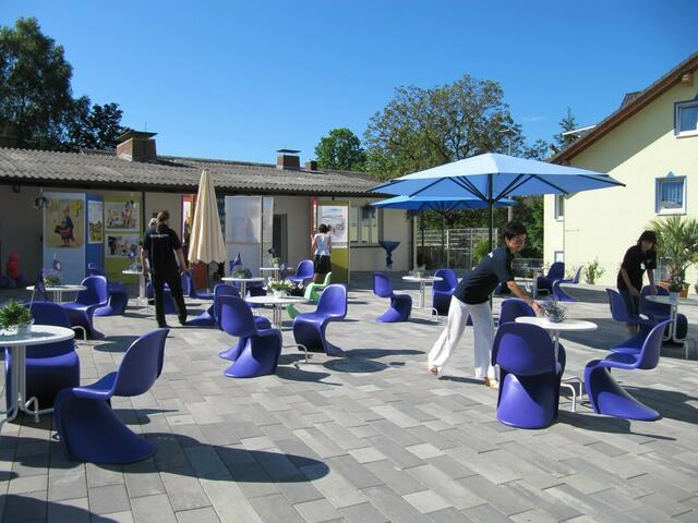 Der Vorplatz wird hergerichtet.