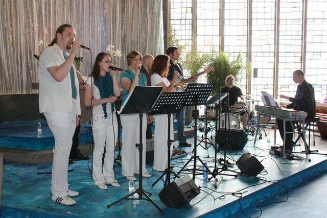 Soul Train spielt in der Kirche