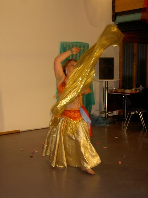 Schleierpoi ist ein Schleier mit einem kleinen Gewicht und einer Kette.