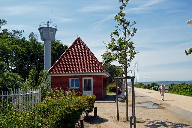 Der Ostsee-Grenzturm von 1972 erinnert in Kühlungsborn an die Zeit der Teilung Deutschlands. Heute kann der Turm besichtigt werden. Aus 15 m Höhe bietet sich ein Blick auf das Strandleben.