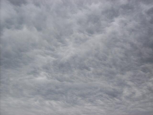 Emmering, 21.6.10, 17:45, normal bewölkter Himmel ??,