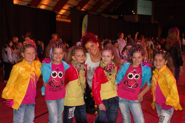 Kinder Duos mit Mitschu: v.l.Larissa,Annika,Veronika,Mitschu,Melissa,Shirin,Sevde