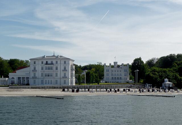 Von links: Kurhaus, Haus Mecklenburg und Burg Hohenzollern