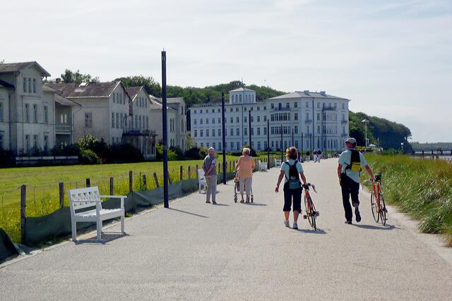 Die Strandpromenade ist bis zum Hotelkomplex öffentlich zugänglich.