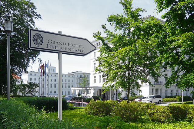 Zur Hotelanlage gehören mehrere Hauptgebäude, u. a. das Grandhotel, das Kurhaus, das Haus Mecklenburg, die Burg Hohenzollern, die Orangerie.