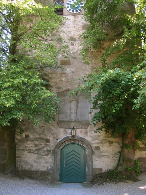 Der Eingang zur St. Georg-Kirche