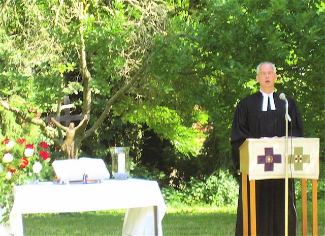 Pastor Christian Hüttmann bei der wunderbaren Predigt