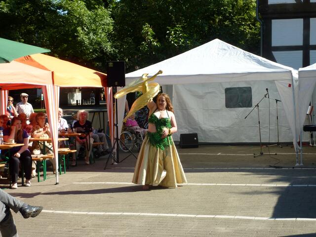 Sira mit Schleier-Poi